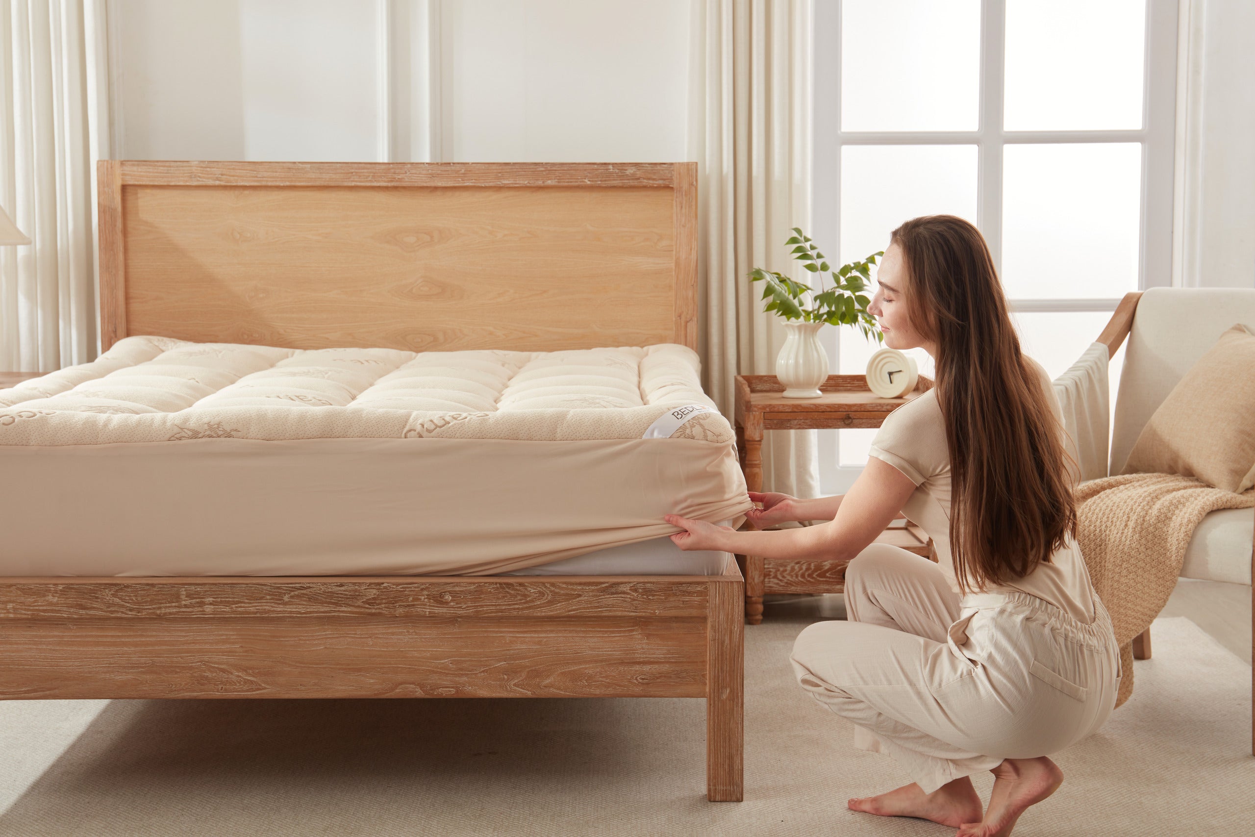 Deep pocket of the Bedlore topper hugging a mattress corner