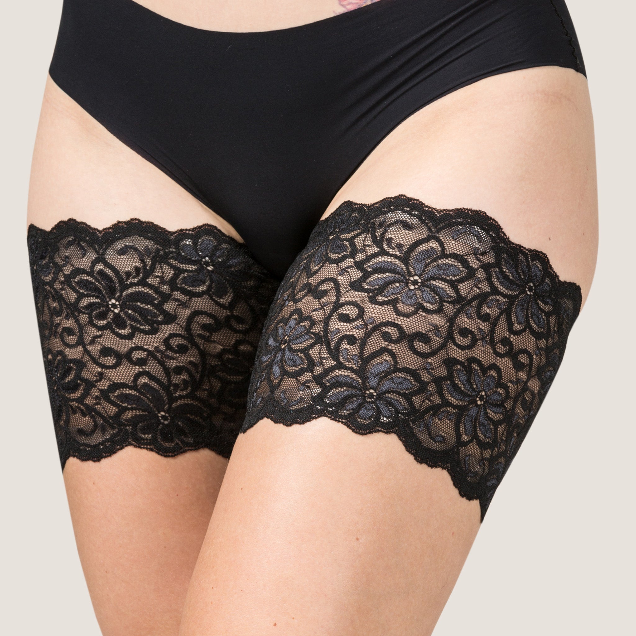 A pair of black Bandelettes Dolce Lace thigh bands
