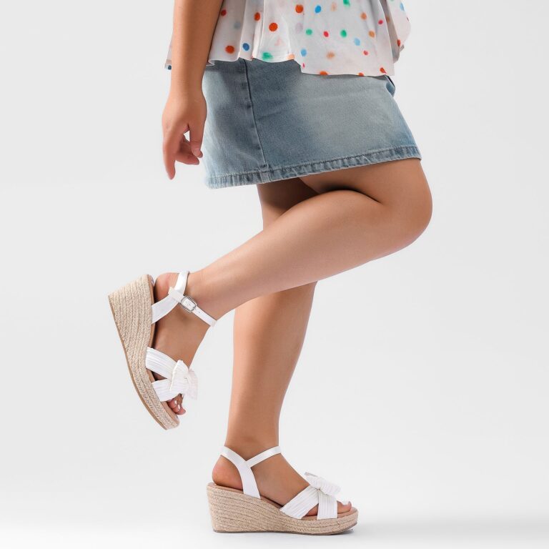 RUIEE Wide-Width Sandals: How to Pick the Right Style for Wide Feet